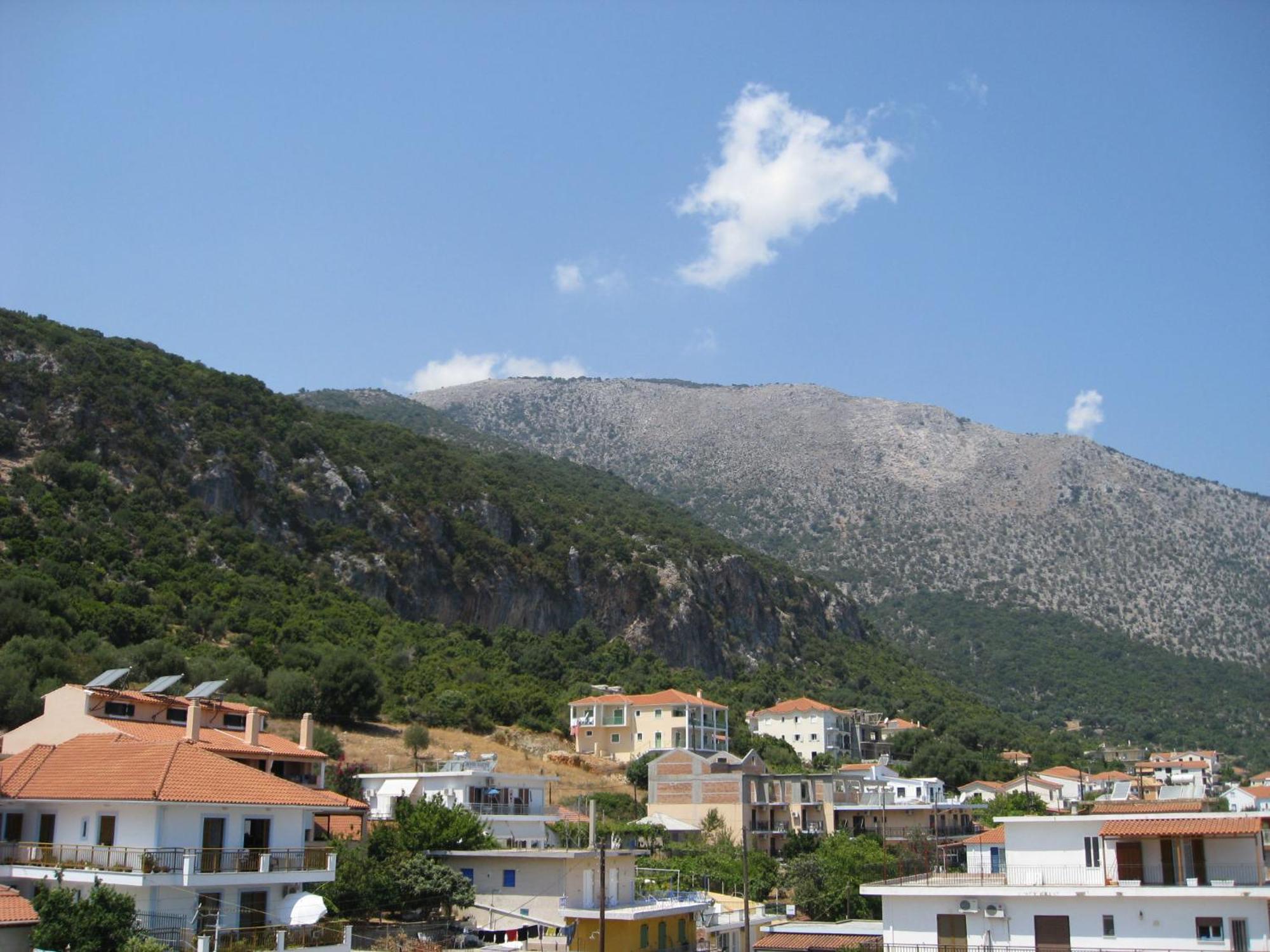 Petros Aparthotel
