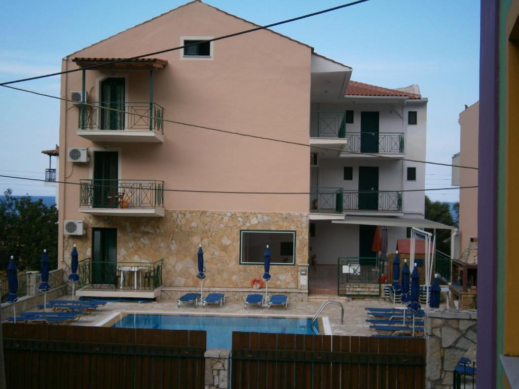 Petros 2* Poros (Kefalonia)
