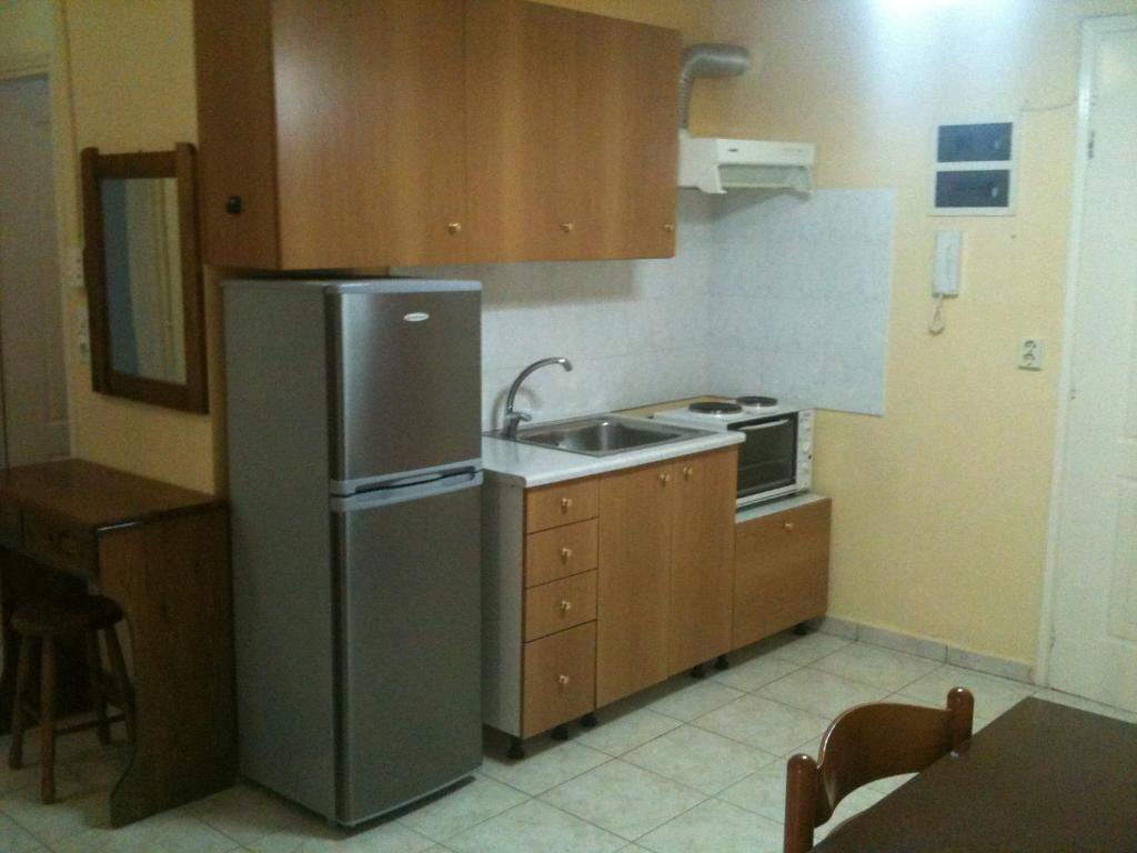 Petros Aparthotel 2*