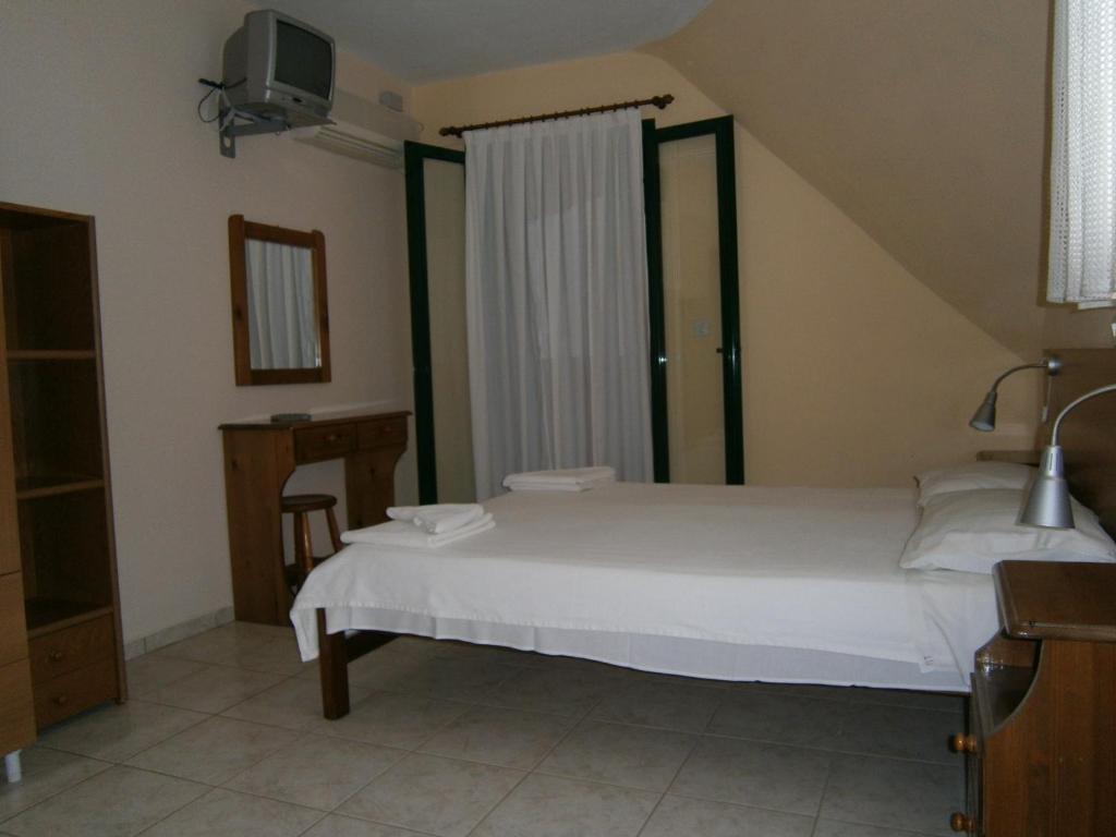 Petros 2* Poros (Kefalonia)